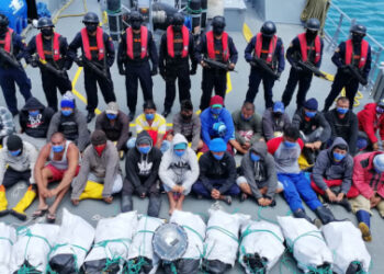 Libertad condicional para 32 tripulantes de dos barcos ecuatorianos destruidos por EE.UU.