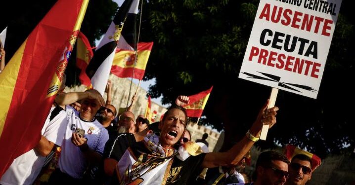 Enfrentamientos con la Policía marcan el cierre de la concentración frente al Congreso
