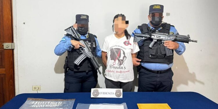 Capturan a alias “La More / La Patrona” con cargamento de estupefacientes en Lempira