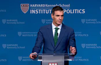 Pedro Sánchez buscaba abordar los riesgos de la IA en Harvard, pero termina acorralado por cuestionamientos sobre corrupción y geopolítica