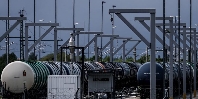 El petróleo volvió a subir tras un nuevo ataque de los hutíes contra Arabia Saudita