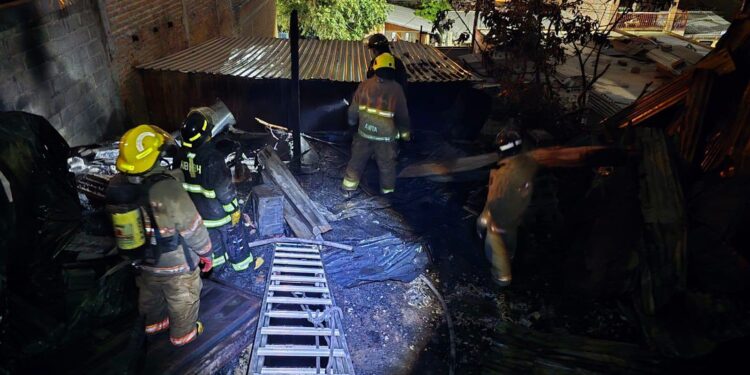 ¡Tragedia! Cuatro familias quedan en la calle tras pavoroso incendio en la colonia Ramón Amaya Amador | Móvil TGU