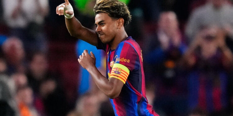 Barcelona golea 5-1 en su debut de Champions League