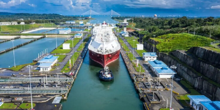 Canal de Panamá reduce tránsito de buques