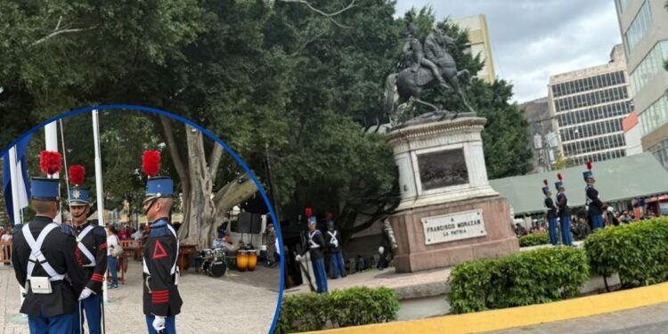Con ofrendas florales, rinden honores a Francisco Morazán en el Parque Central de TGU