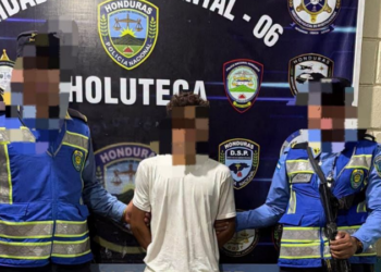 Patrulla de Carreteras detiene a alias “El Burro” en posesión de supuesta cocaína en Choluteca