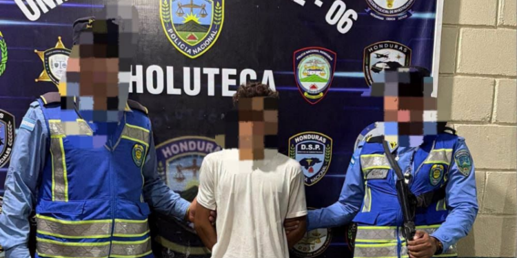 Patrulla de Carreteras detiene a alias “El Burro” en posesión de supuesta cocaína en Choluteca