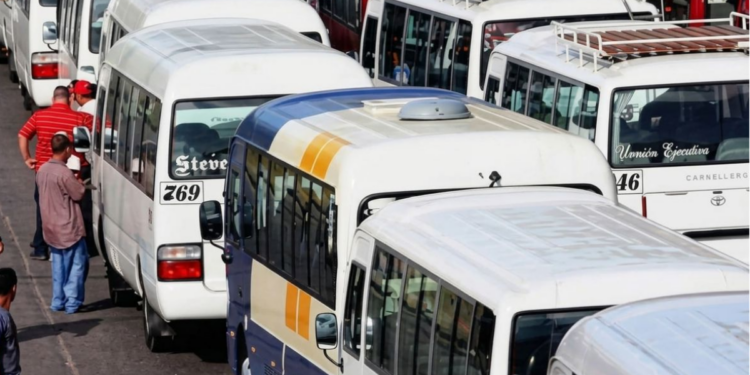 Transportistas descartan paro este lunes y solicitan diálogo con el Gobierno