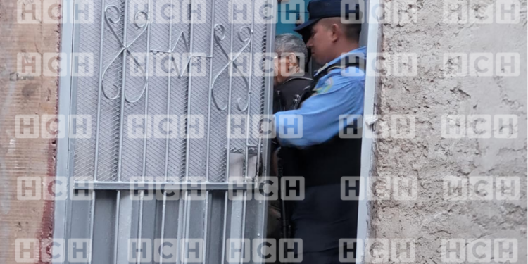 ¡Escena dantesca! De varios plomazos le quitan la vida a una mujer en la colonia 28 de Marzo de la capital