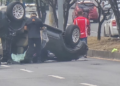 ¡Vivo de milagro! Conductor sale ileso tras volcar su vehículo en el anillo periférico de la capital
