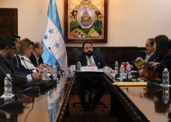 Admiten 12 recursos de amparo a favor de exintegrantes de la Comisión Permanente; dos corresponden a Luis Redondo