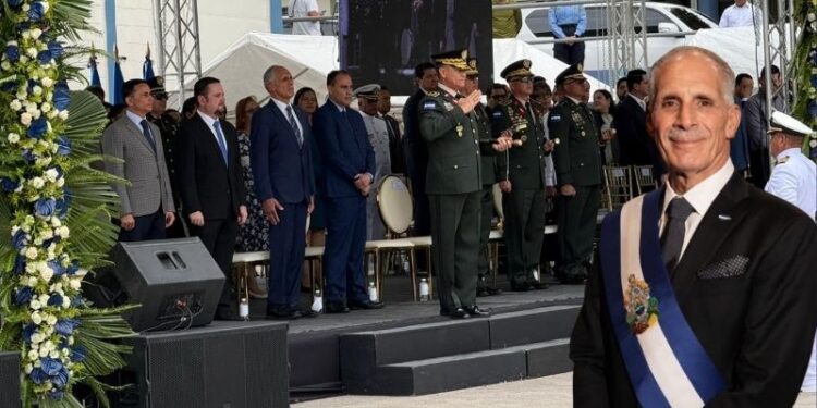 Asfura reconoce a la Fuerza Naval en su 161 aniversario