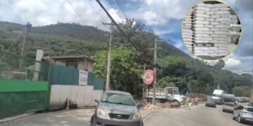¡Tragedia laboral! Sacos de maíz aplastan y matan a trabajador en fábrica de pollos de la salida al sur