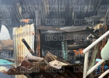 ¡Lo perdieron todo! Incendio deja a varias familias en la calle en Los Pinos