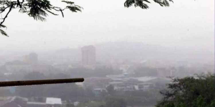 ¡Clima variado! Vaguada dejará lluvias en varias partes de Honduras este lunes