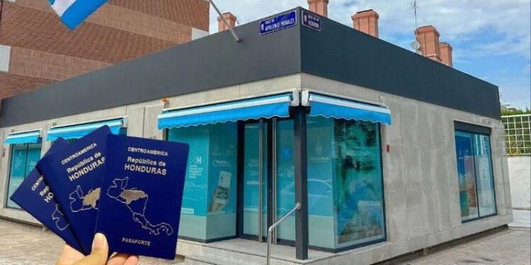 Así pueden los catrachos tramitar sus documentos desde España