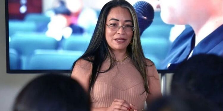 ¡Entre pobreza y migración! Gabriela Castellanos señala “derroche fiscal” mientras el pueblo lucha por sobrevivir
