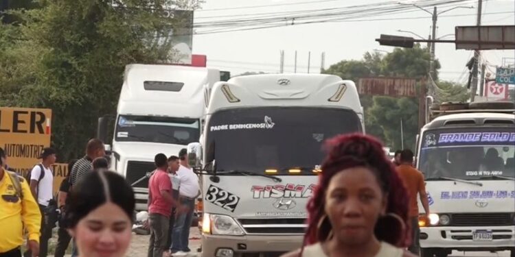 ¡Crece la protesta! Transportistas de la zona norte se unen a las tomas en La Planeta