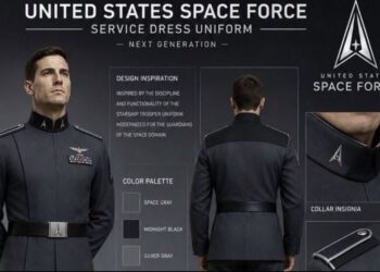 Trump enseña el nuevo uniforme de la Fuerza Espacial y las redes lo comparan con el traje de las SS del régimen nazi