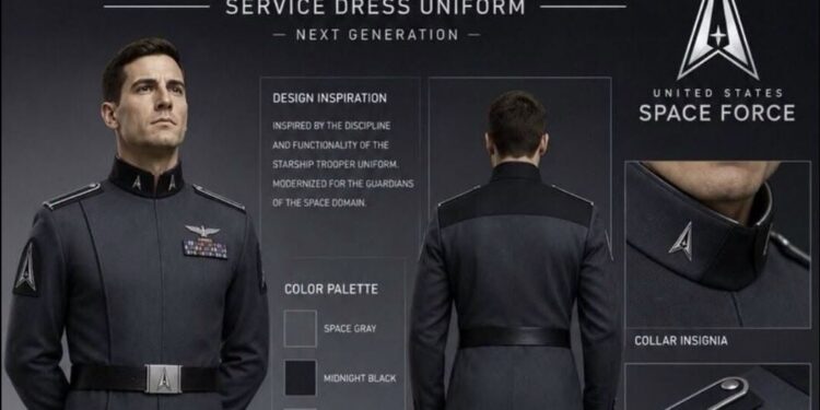 Trump enseña el nuevo uniforme de la Fuerza Espacial y las redes lo comparan con el traje de las SS del régimen nazi
