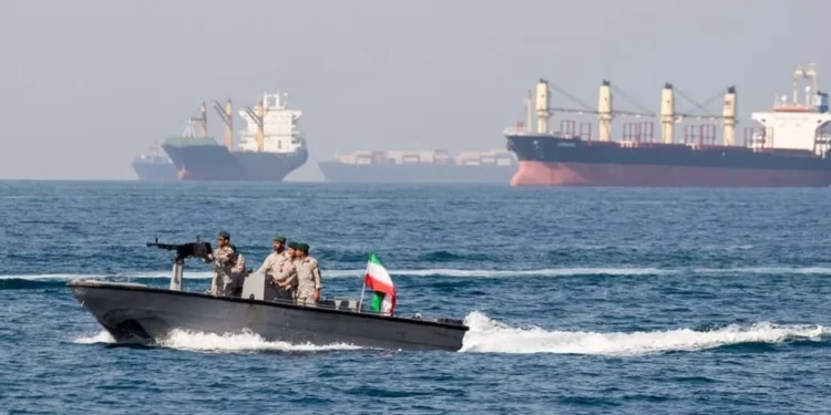 Ochenta países exigen reabrir Ormuz y condenan los ataques de Irán y los hutíes