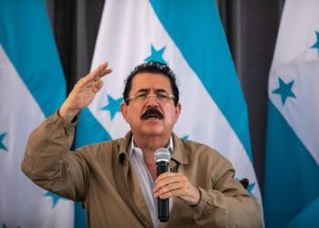 “Unos oran por mí, y otros quieren que me vaya al infierno: Expresidente Zelaya confirma a HCH su viaje a México para tratamiento médico