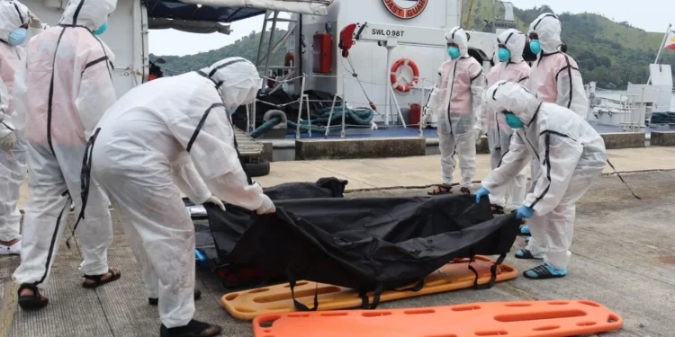 Filipinas eleva a 76 los muertos por el incendio de un barco de pasajeros