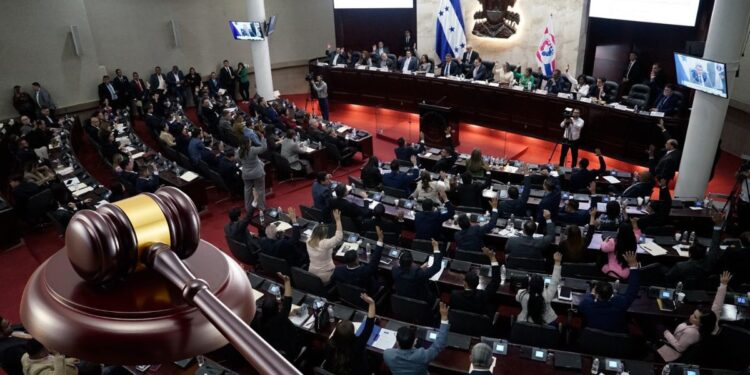 Iniciativa de juicio político contra más de 80 diputados no pasó | Resumen Legislativo
