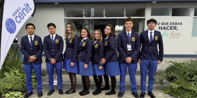 Honduras destaca como el único país de Centroamérica en participar en el encuentro escolar de liderazgo CENIT en Lima, Perú