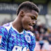 Keyrol Figueroa disputa sus primeros minutos con Port Vale