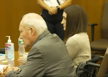 El juez declara nulo el juicio contra Lindsay Clancy por falta de veredicto unánime
