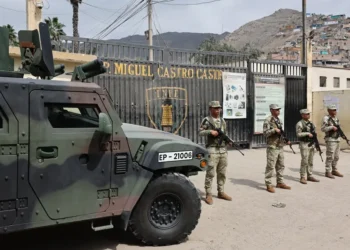 Keiko Fujimori da el primer paso para reformar las cárceles de Perú al desplegar cercos militares