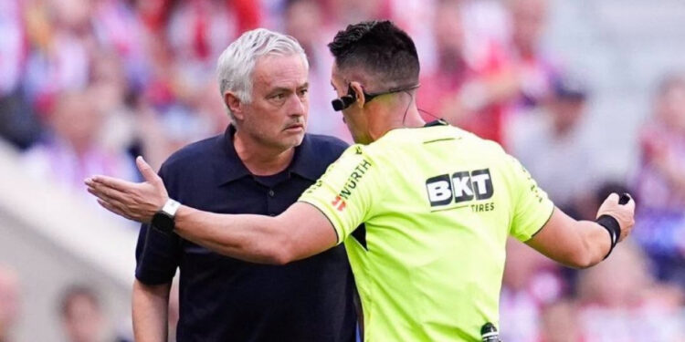 Mourinho insinúa conspiración y estalla contra el arbitraje