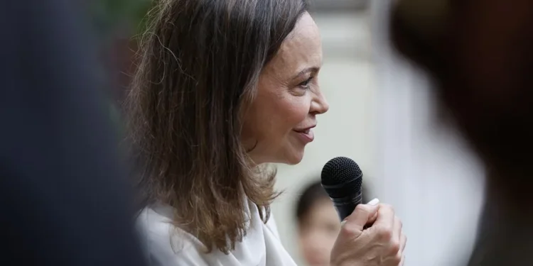 Impiden tres nuevos intentos de María Corina Machado de volver a Venezuela, dice su equipo