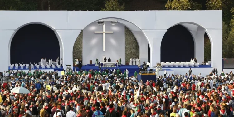 El papa pide a los obispos franceses «máxima vigilancia» ante la lacra de los abusos