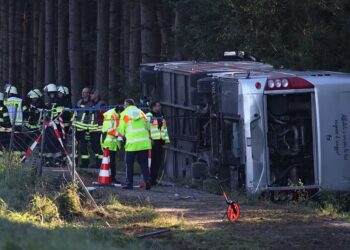 Trágico accidente en Alemania: Vuelco de autobús que se dirigía al Oktoberfest deja dos muertos y 19 heridos