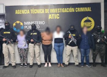 ¡Red de lavado! Presas quedan cinco personas acusadas por extorsión superior a L 51 millones