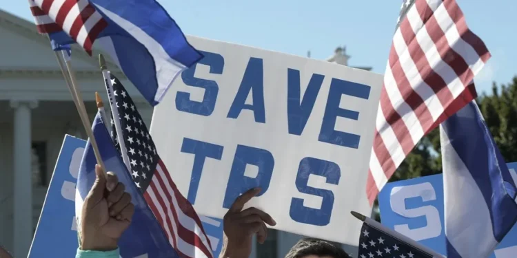 EE.UU. mantiene vigente el TPS para unos 170,000 salvadoreños hasta nuevo anuncio