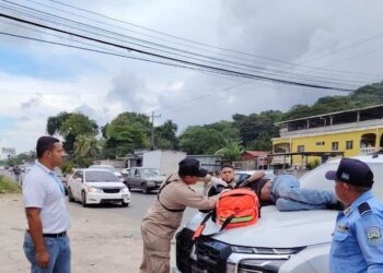 ¡Impacto en la CA-13! Accidente vial en la CA-13 deja a un joven herido en Tela