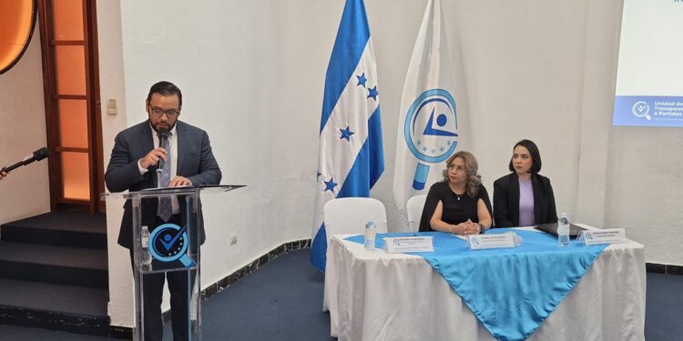 UFTF presenta informe de políticos sancionados por no rendir cuentas