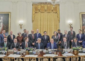 Trump se reúne con los gigantes de la tecnología para asegurar el liderazgo de EE. UU. en la era de la «Superinteligencia»