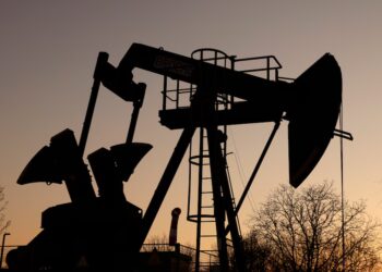 El petróleo terminó la semana con nuevos aumentos debido a la creciente tensión en el estrecho de Ormuz