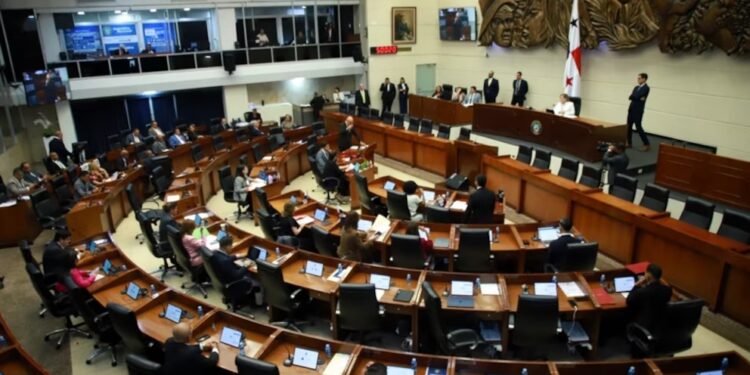 Diputados panameños acusan al régimen chino de interferir en decisiones de la Asamblea