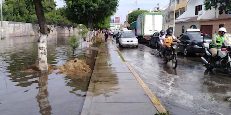 Perú declara emergencia en 893 distritos ante fuertes lluvias por fenómeno de El Niño