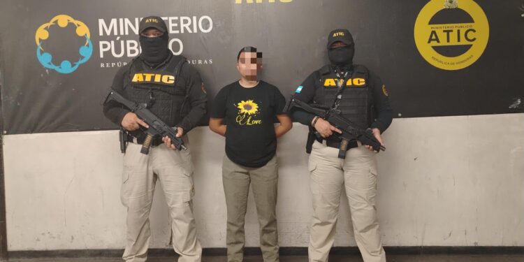 Capturan a policía señalada por la muerte violenta de una miembro de la Fuerza Naval en Tegucigalpa