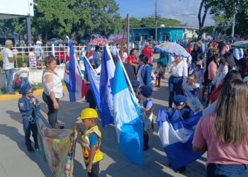¡Arrancan los desfiles patrios! Pequeños de diferentes centros educativos llenan las calles de alegría y orgullo por Honduras