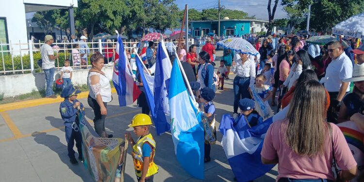 ¡Arrancan los desfiles patrios! Pequeños de diferentes centros educativos llenan las calles de alegría y orgullo por Honduras