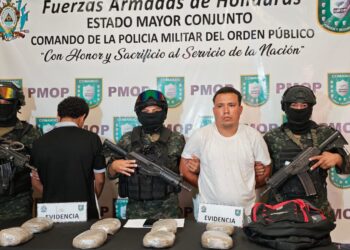 ¡Caen con ocho paquetes de droga! PMOP captura a dos presuntos miembros de la Pandilla 18 en SPS