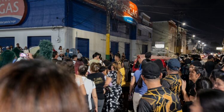 ¡Se calientan los ánimos! Bandas protagonizan tremendo pleito por posiciones durante desfile en El Progreso