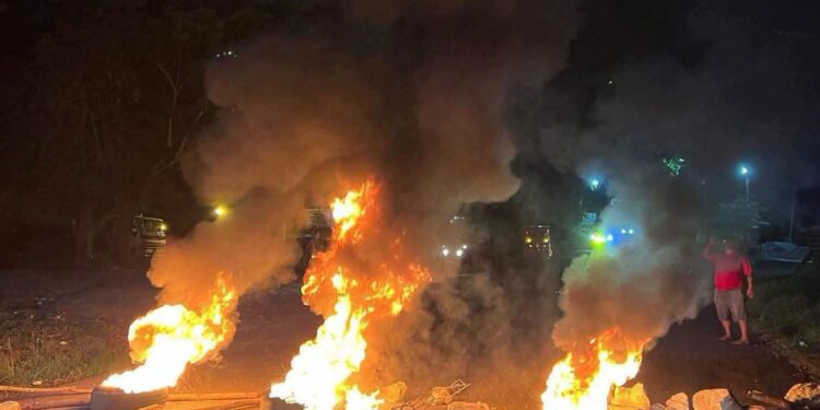 ¡Anarquía total! Cofradía, Cortés sigue en llamas con manifestantes que se mantienen en pie de guerra